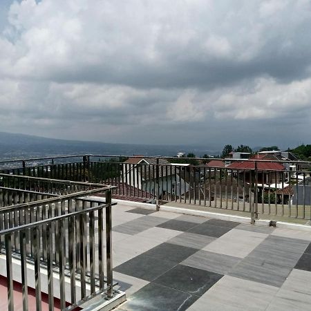 Villa Valencia  Batu  Exterior foto